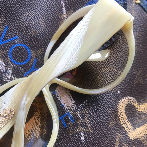 💎🕶💎 GUCCI 💎🕶💎 Bedazzled Logo Edt. 💎🕶💎 - Picture 3 of 8